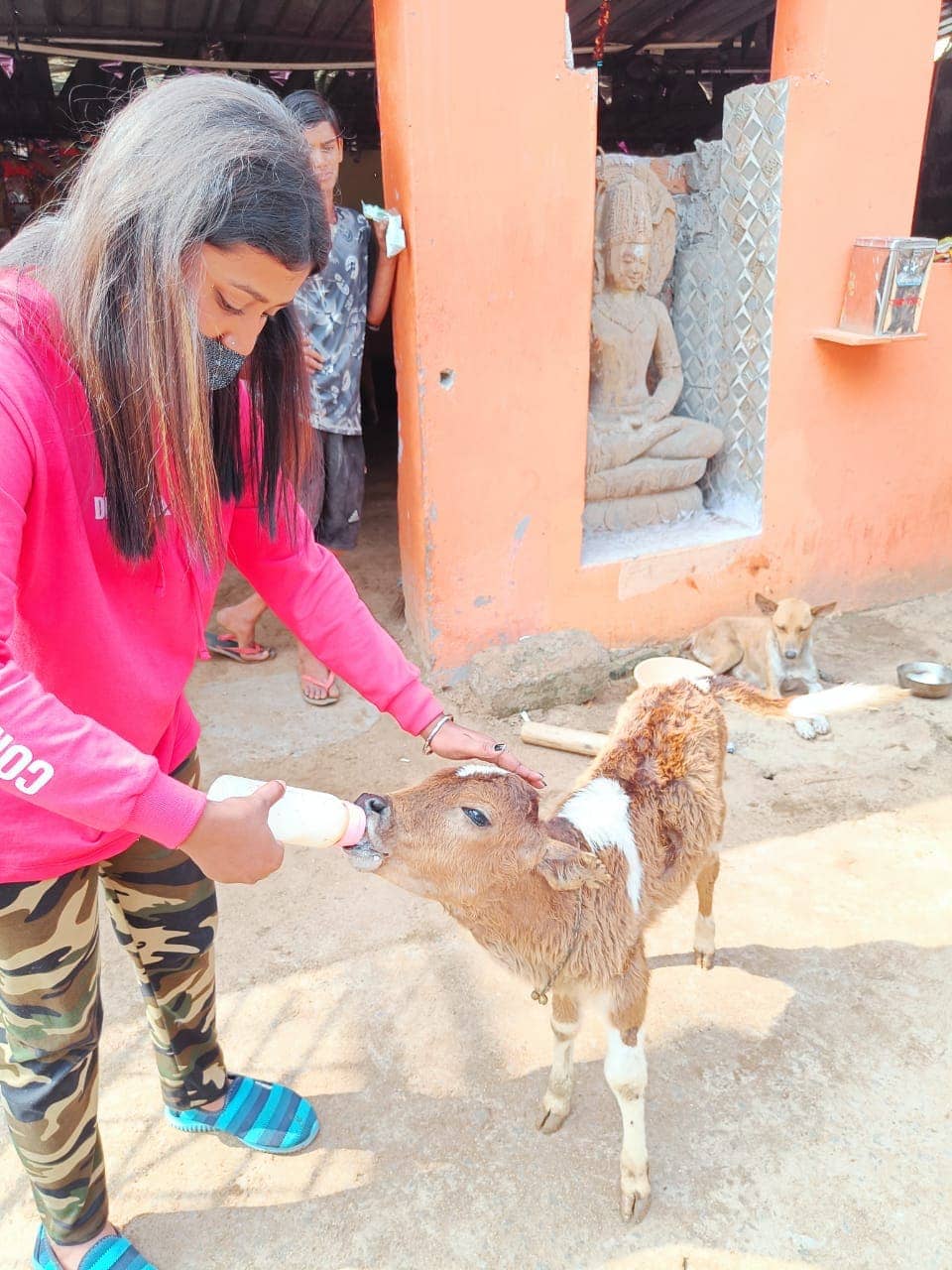 Volunteers crafting Rakhis at the Raksha Bandhan workshop